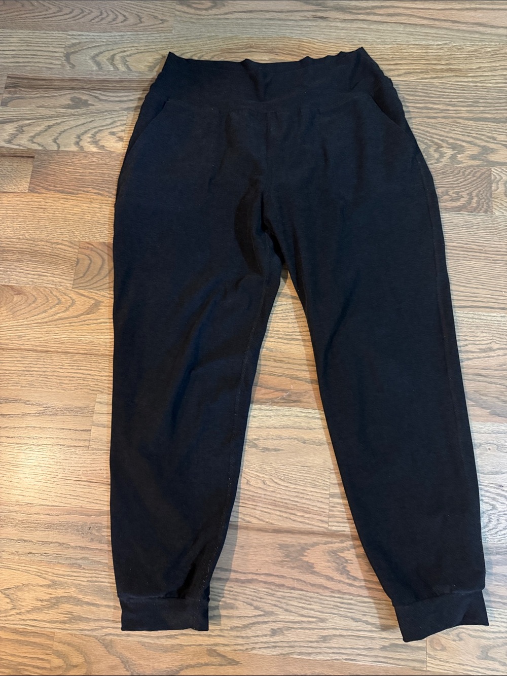 Beyond Yoga Black Cropped Jogger Pants